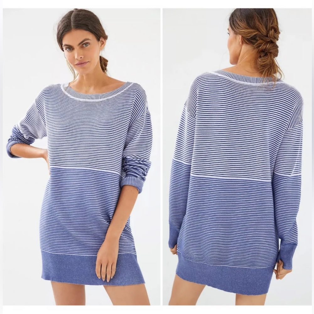 Elegant Navy and White Striped Crew Neck Sweatshirt